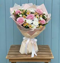 Букет цветов из:  Гвоздики, Орхидеи и Розы в Сарманово