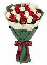 Букет Микс из красных и белых роз в Сарманово