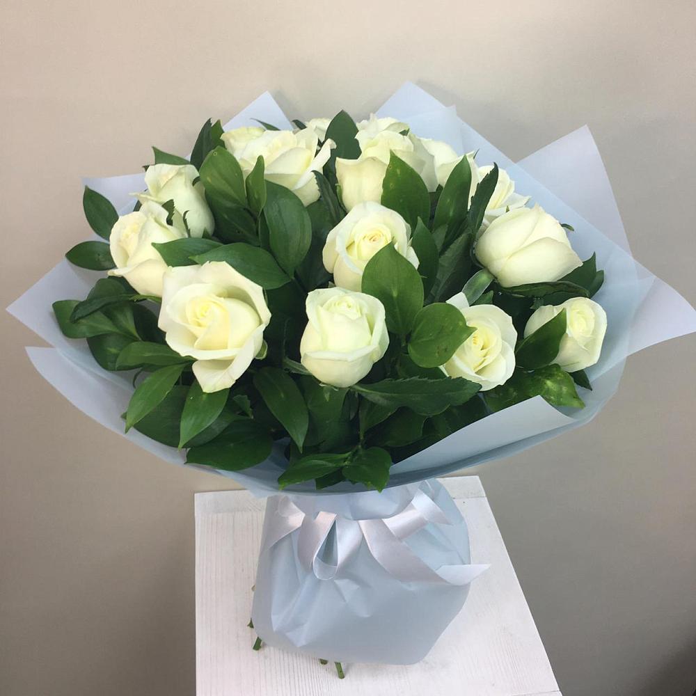 Букет 15 Белых роз Проуд в Сарманово