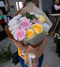 Букет цветов из:  Герберы, Розы и Хризантемы в Сарманово