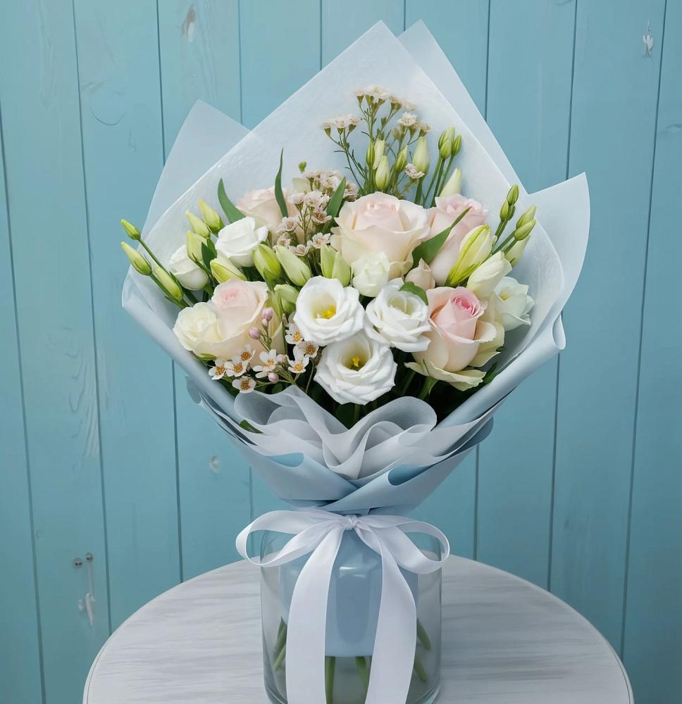 Букет цветов из: Розы и Лизиантусы в Сарманово