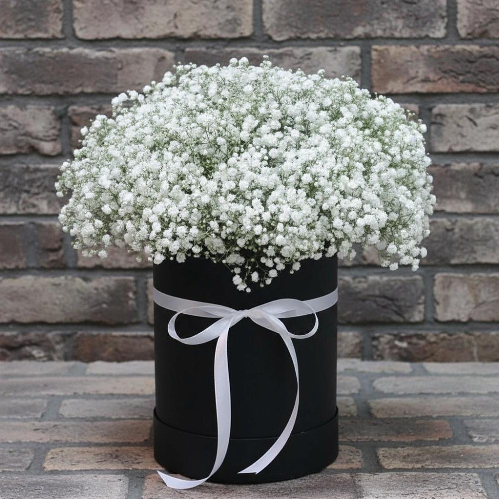 Цветочная композиция из Гипсофила в шляпной коробке в Сарманово