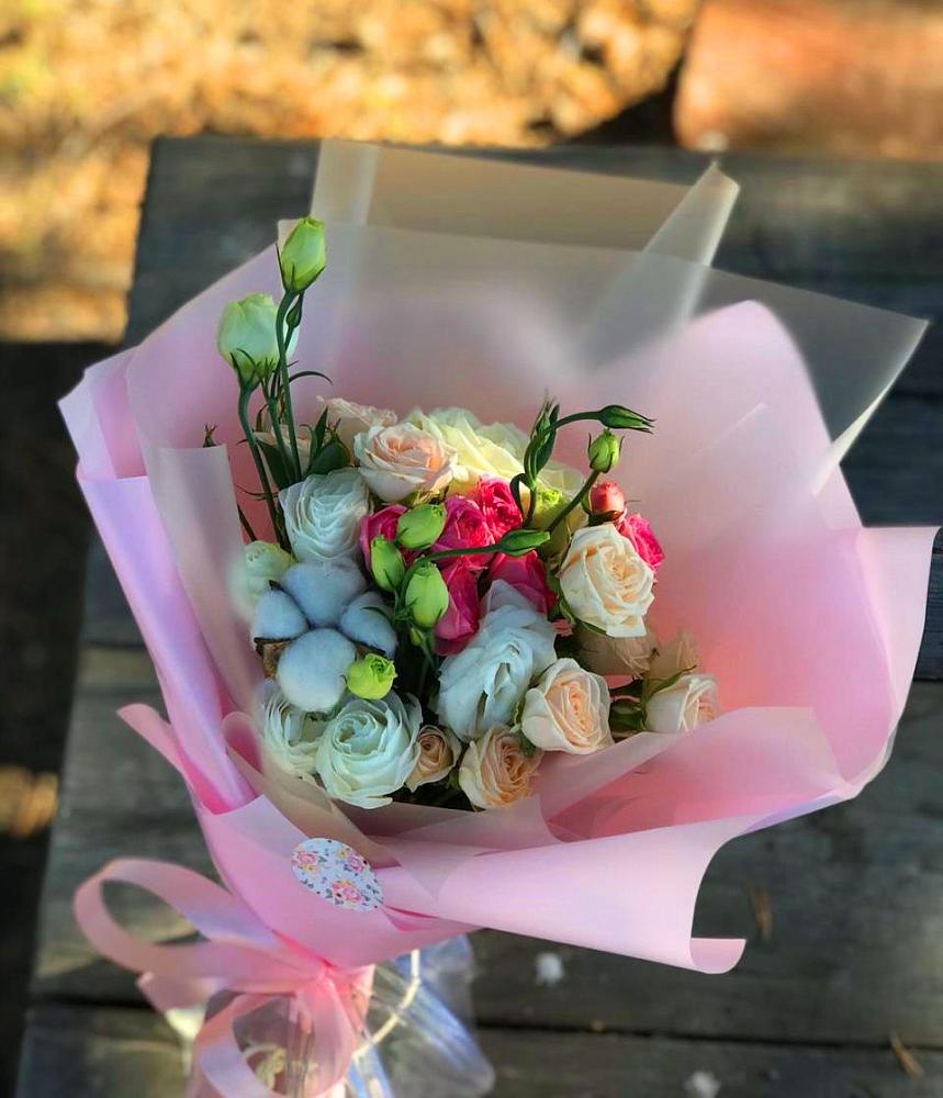 Букет цветов из: Розы и Лизиантусы в Сарманово