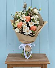 Букет цветов из:  Альстромерии, Лизиантусы, Розы и Хризантемы #REPLACE_PRED# Сарманово