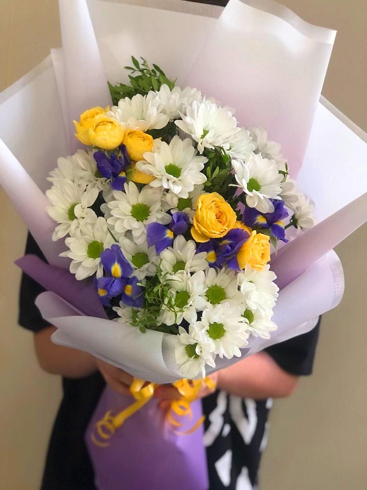 Букет цветов из: Ирисы, Хризантемы и Розы в Сарманово