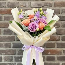 Букет цветов из:  Лизиантусы и Розы в Сарманово