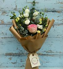 Букет цветов из:  Розы и Лизиантусы в Сарманово